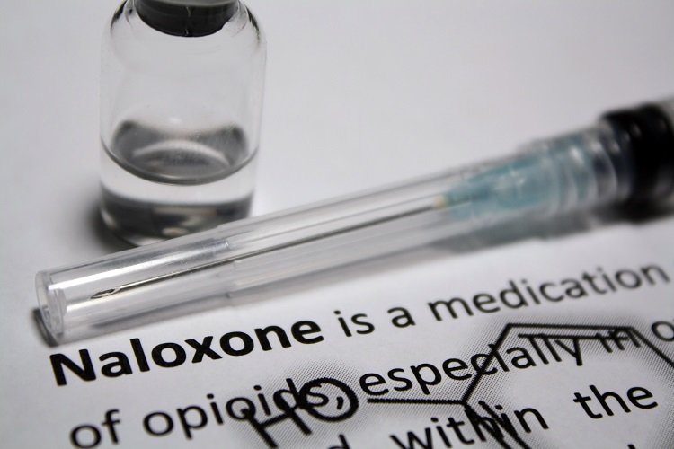 Reversing Opioid Overdose- Naloxone | Edward-Elmhurst Health